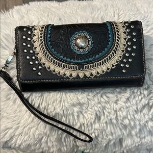 MONTANA WEST WESTERN STYLE TRI-FOLD WALLET WITH TURQUOISE CONCHO  & STUD ACCENTS